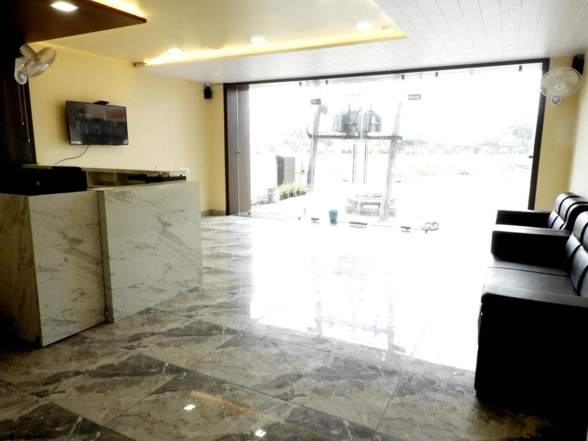 Hotel Somnath Daksh Ngoại thất bức ảnh